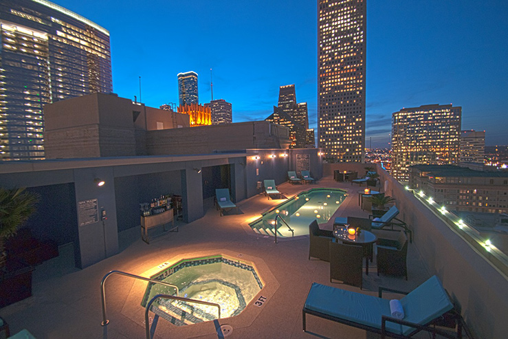 Magnolia-Hotel-Houston-night_739x493