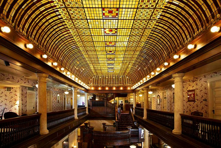 boulderado-ceiling_800x536