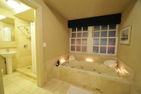 magnolia-hotel-omaha-bath