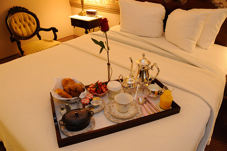 the-clarkson-inn-breakfastinbed-2_hpg_1