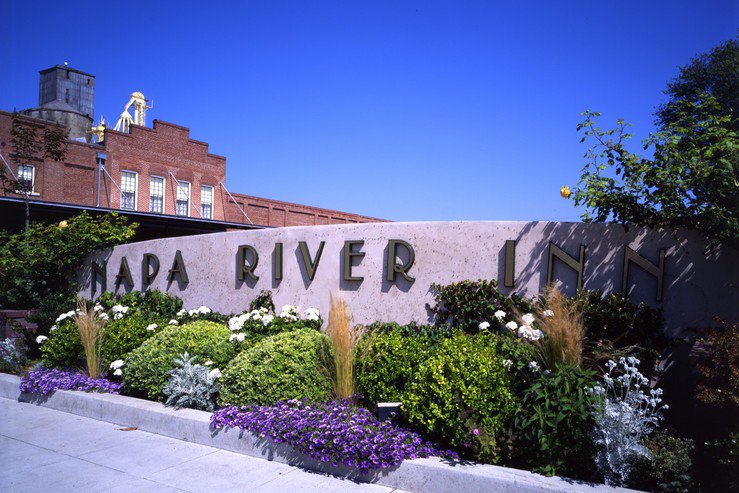 napa-river-inn-sign-and-front_hpg