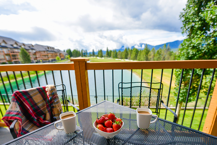 bighorn-meadows-resort-golf-course-view2_hpg