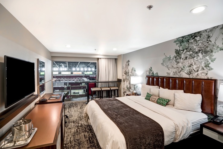 the-grove-hotel-kingroom-bedroom-area-roomshot_hpg