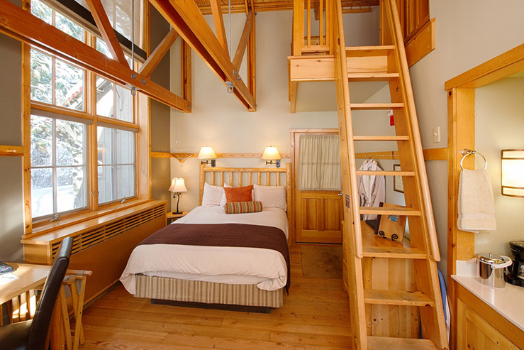 sleeping-lady-mountain-resort-loft-room-new_hpg_1